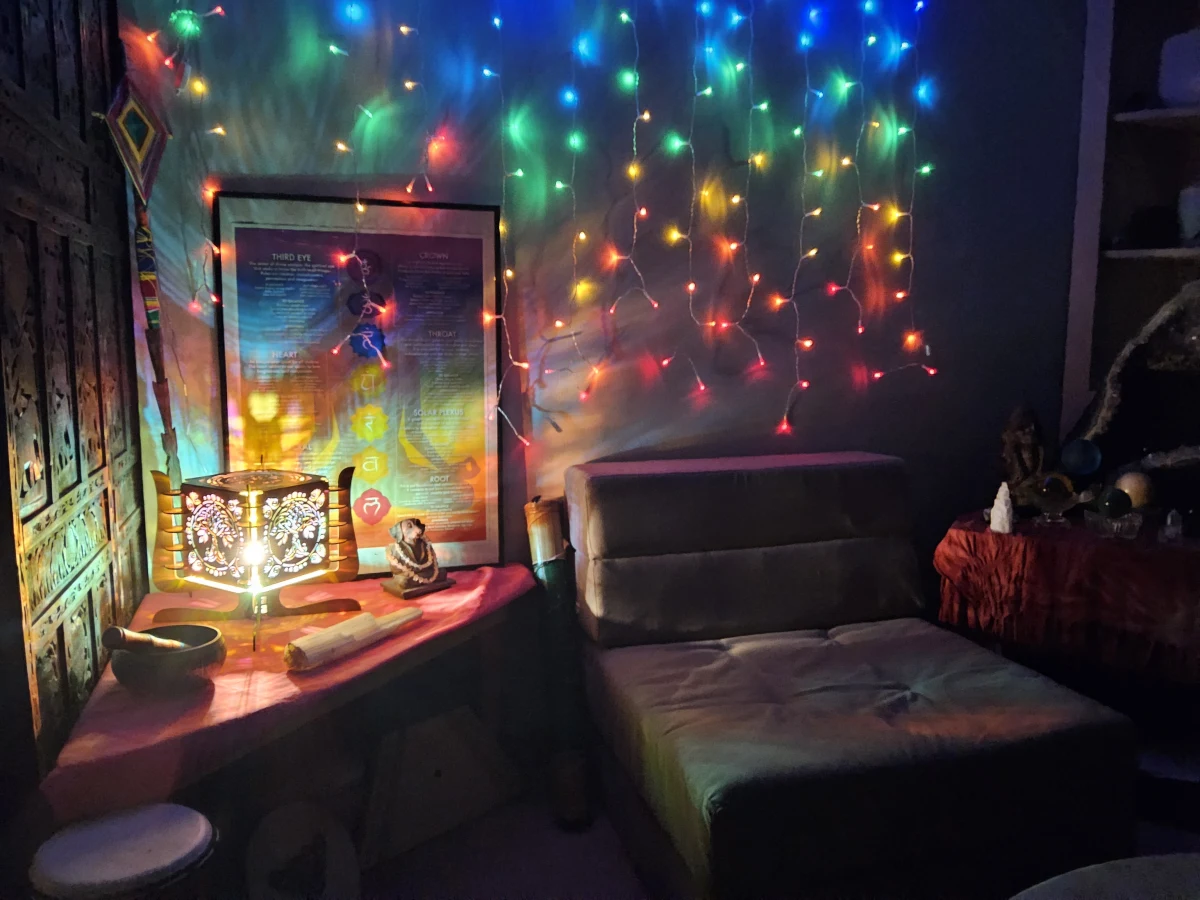 Home 1 treelampincornerwithlights divine designs
